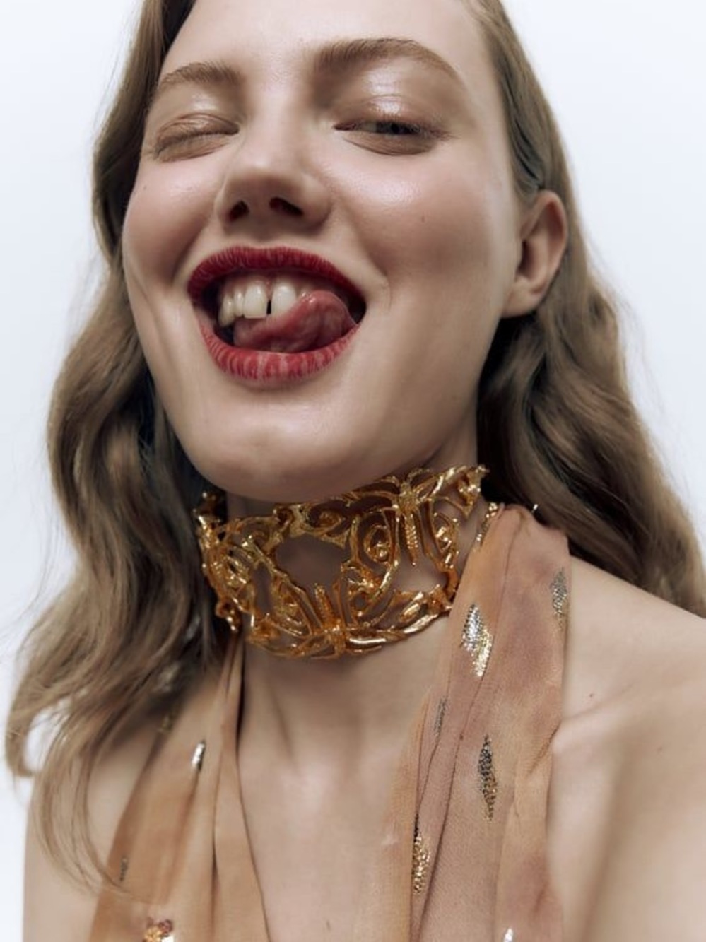 Zara Gold Ornate Filigree butterfly Choker Necklace - Picture 8 of 11